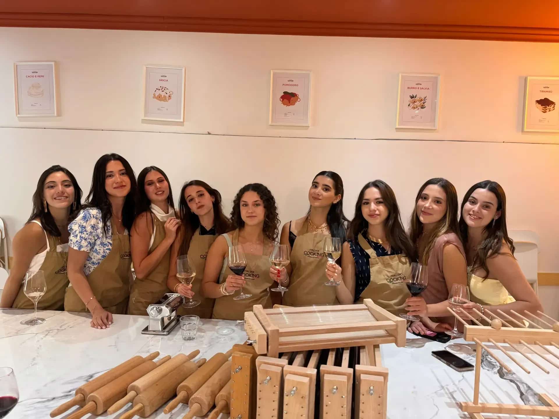 Taller de cocina para colegios en Roma: un menú para toda la clase - photo 1 of 4